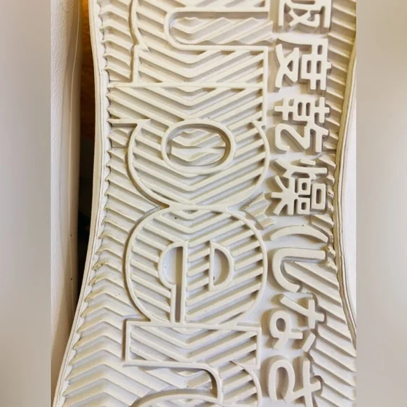 SUPERDRY
Low Pro 2.0 Lace-Up Sports Shoes - Picture 10 of 11